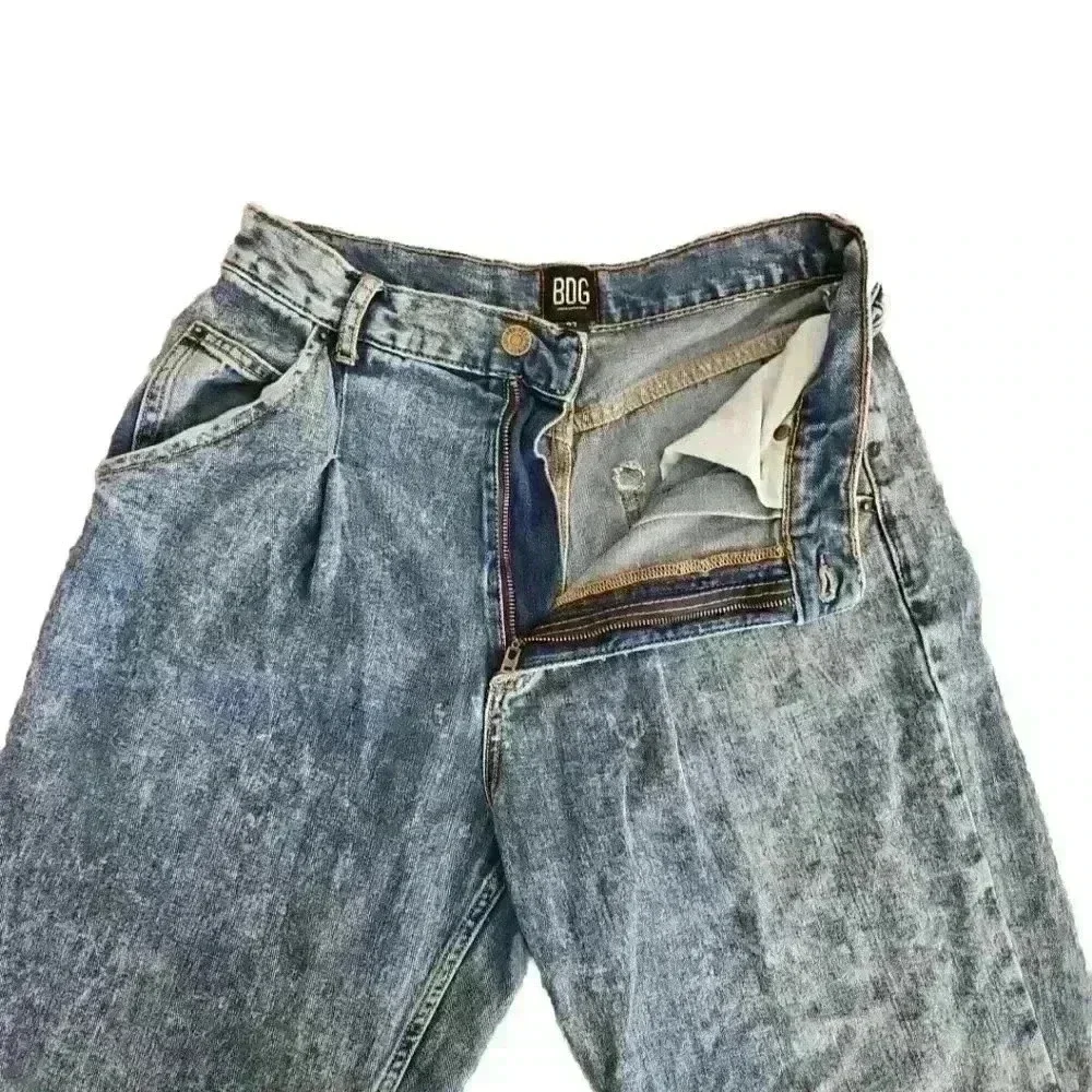 BDG Womens Acid Washed 90s Vintage Inspired Pleated Taper Leg High Waist Jean 27